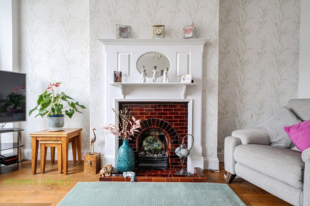 Property photo 3 of 21 dab6B62E-237d-42F...