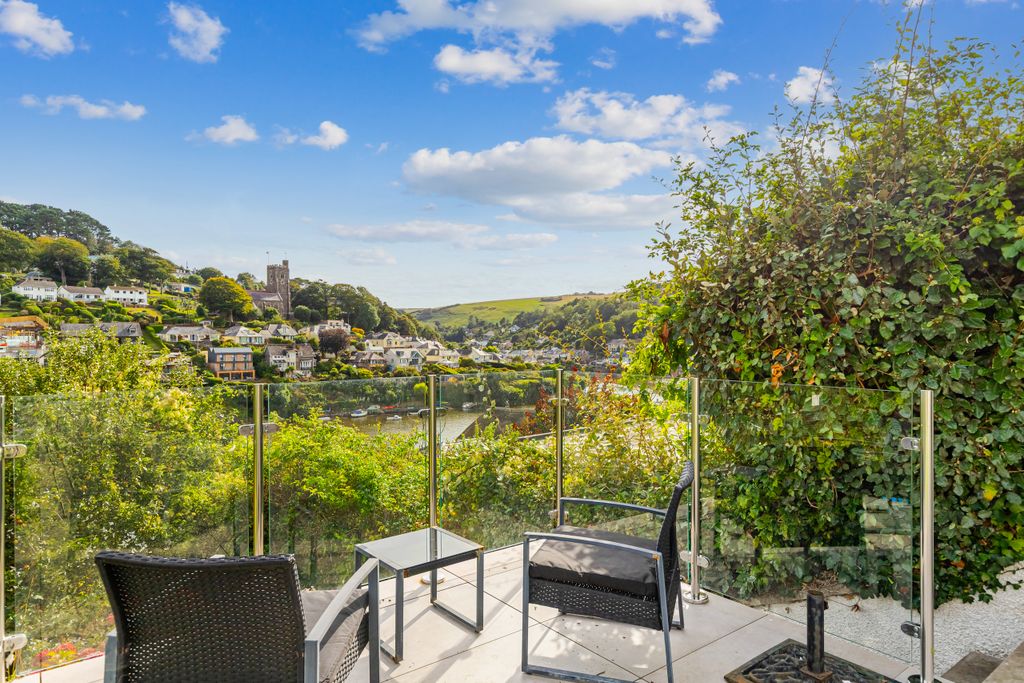 Property photo 3 of 30 A25 - Kiora 7 Church Park Road Newton Ferrers - 250905