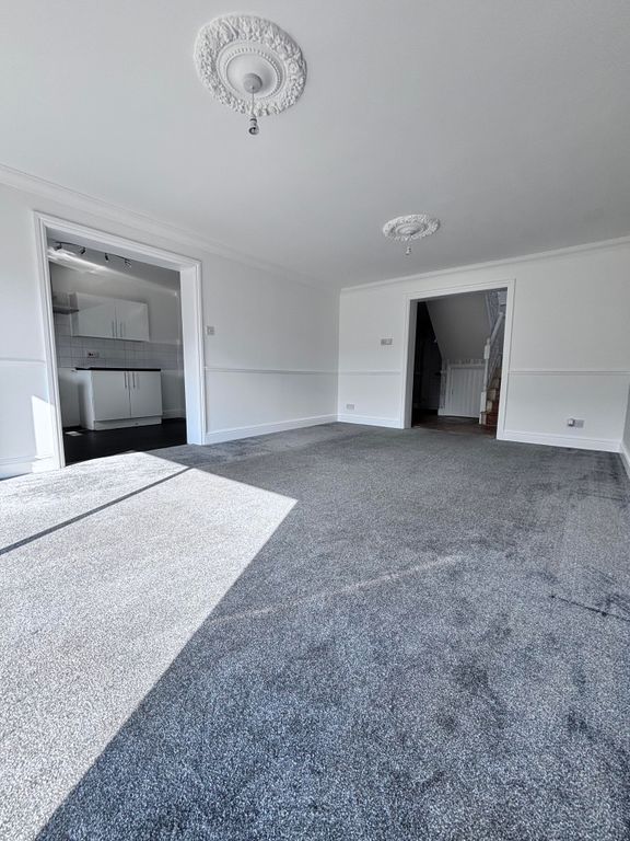 Property photo 3 of 32
