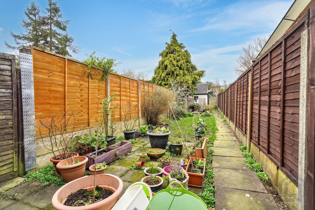 Property photo 2 of 20