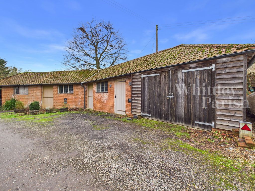 Property photo 2 of 27