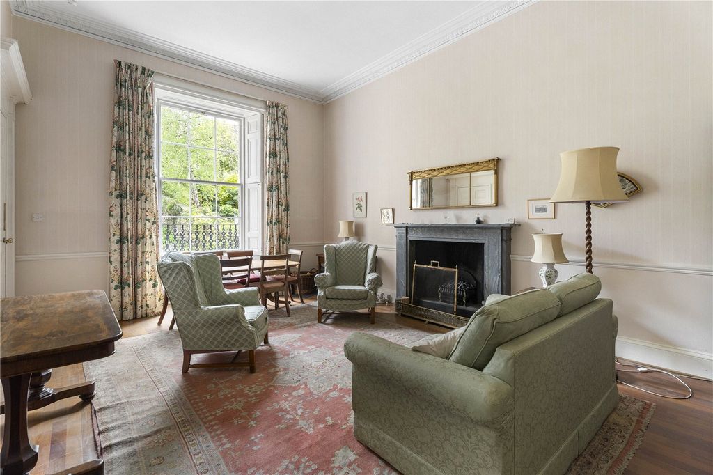Property photo 2 of 21 Sitting Room