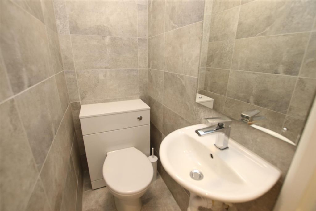 Property photo 2 of 10 WC