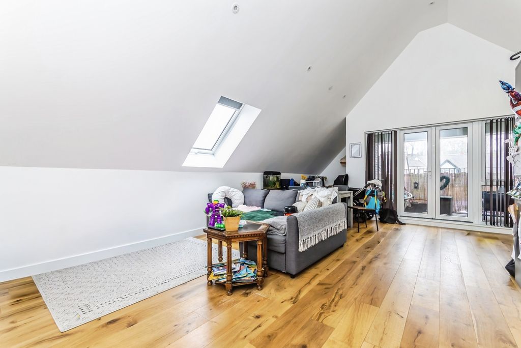 Property photo 2 of 12 Pbox-Img.Jpg