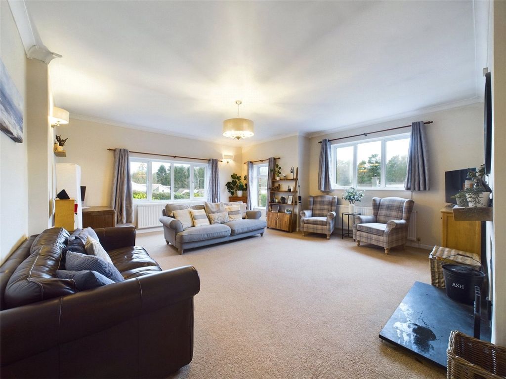 Property photo 3 of 17 Living Room