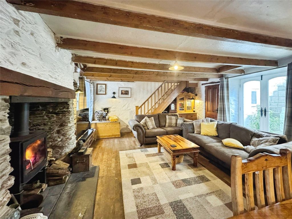 Property photo 2 of 32 Lounge/Diner