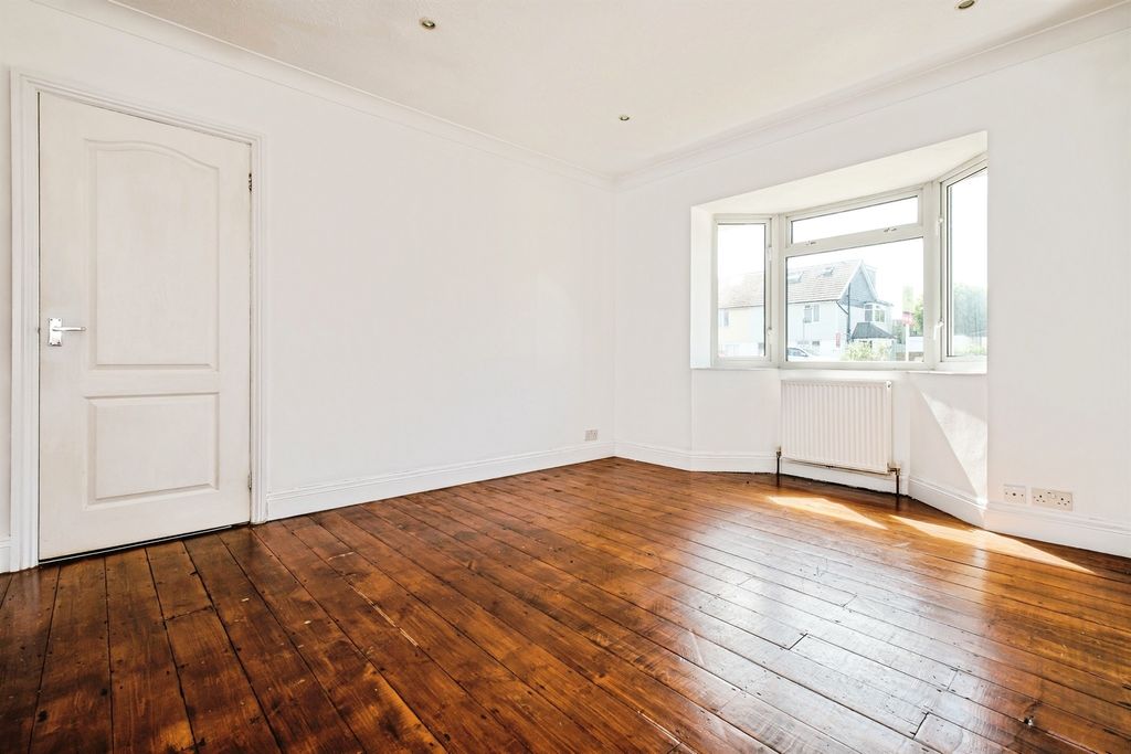 Property photo 2 of 22