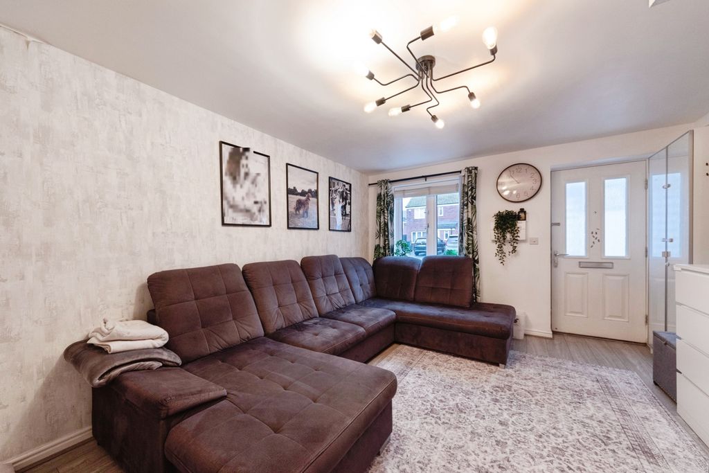 Property photo 3 of 19 Living Room