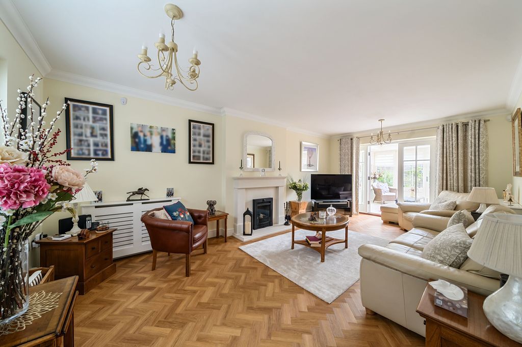 Property photo 3 of 8 Sitting Room