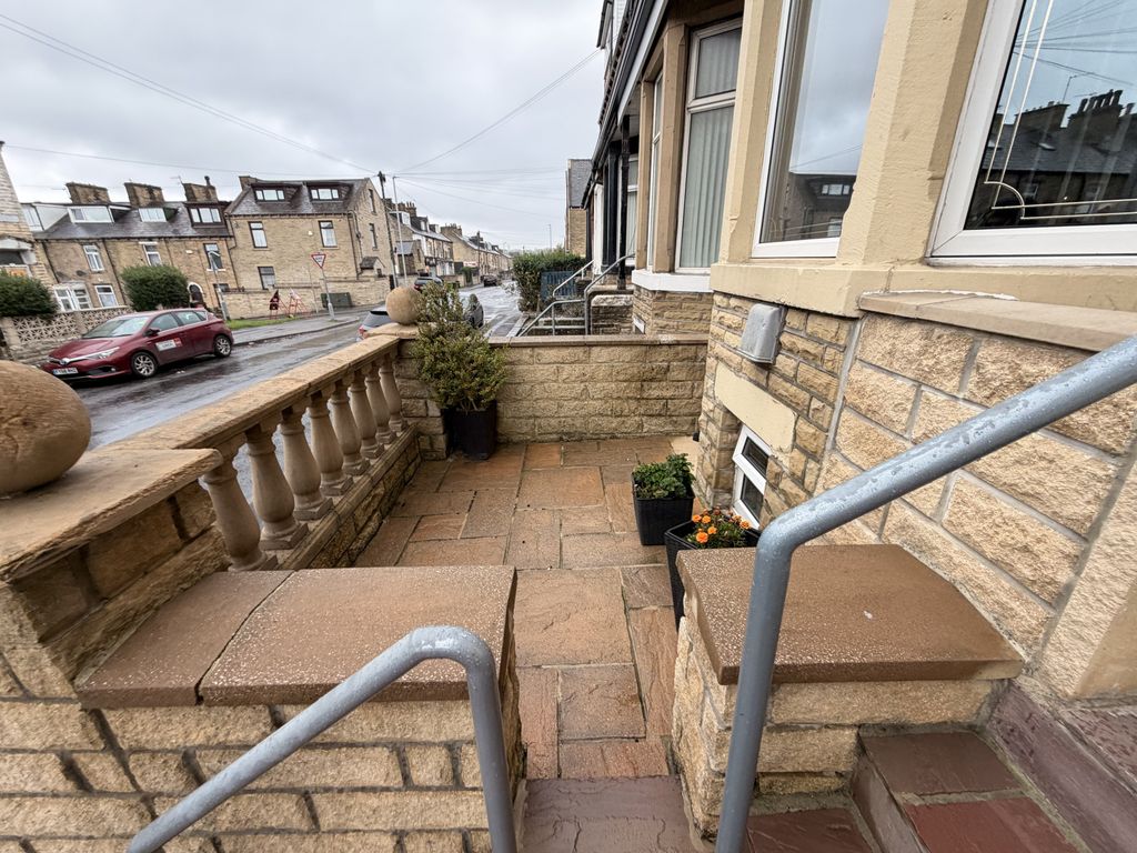 Property photo 2 of 29