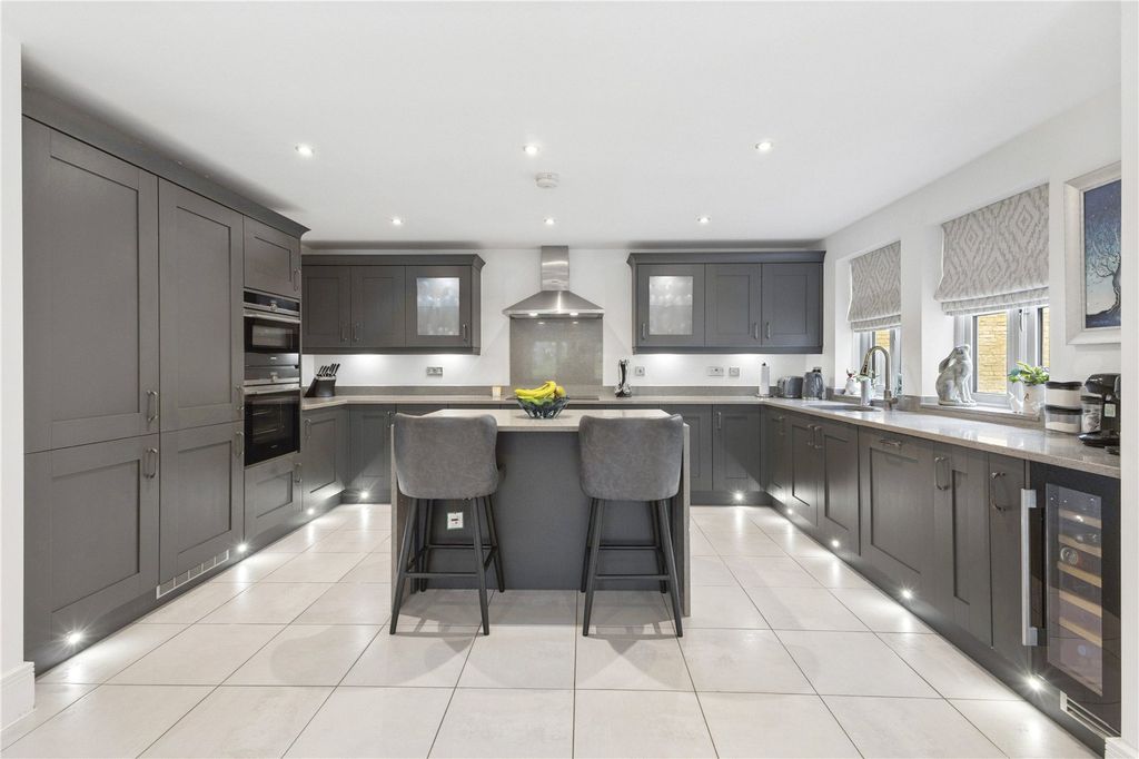 Property photo 3 of 13 Kitchen