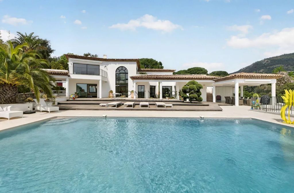 Property photo 1 of 16 Sale Contemporary Villa With Sea View In Grimaud