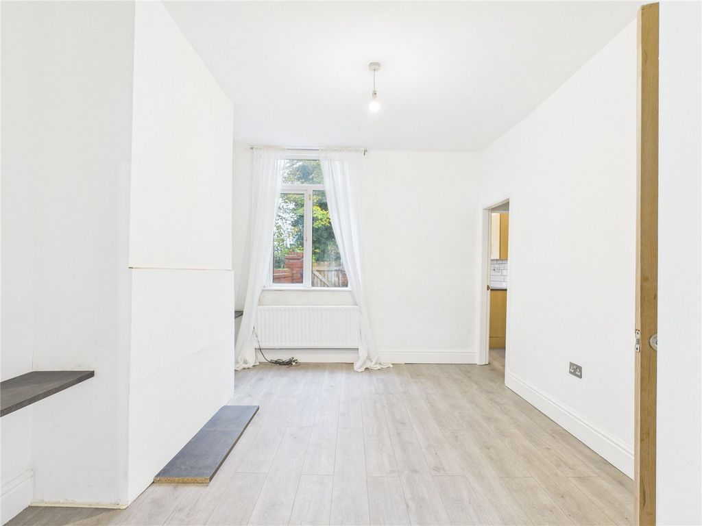 Property photo 3 of 14 Picture No. 04