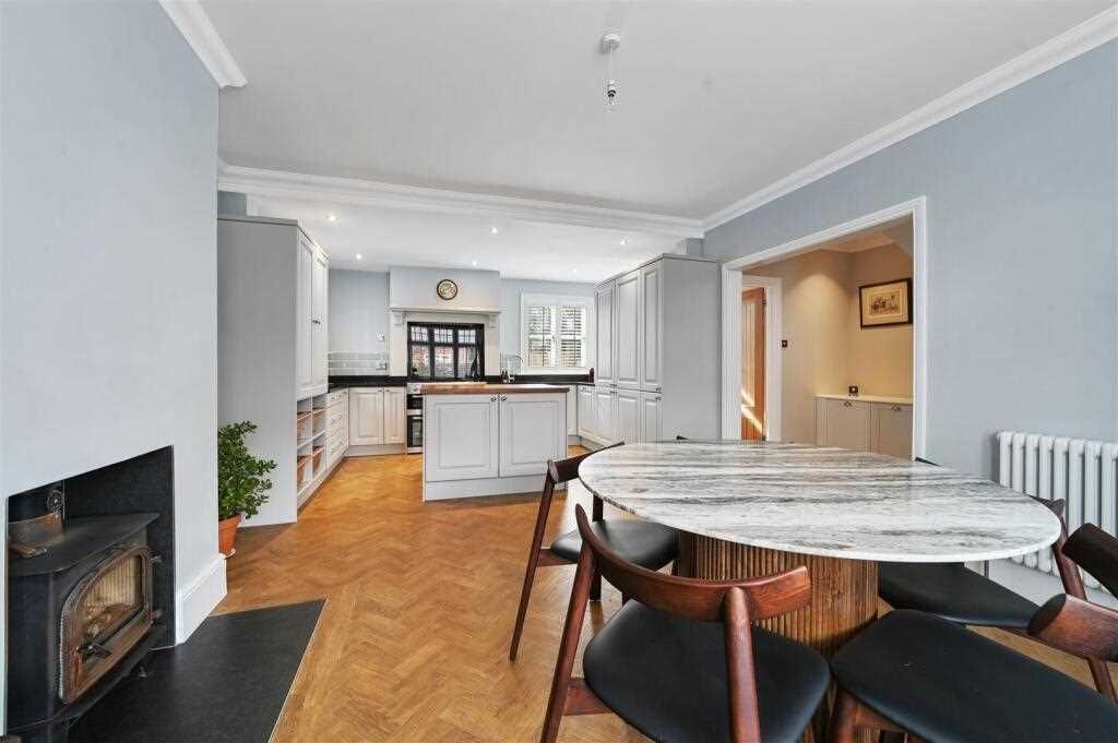 Property photo 2 of 22