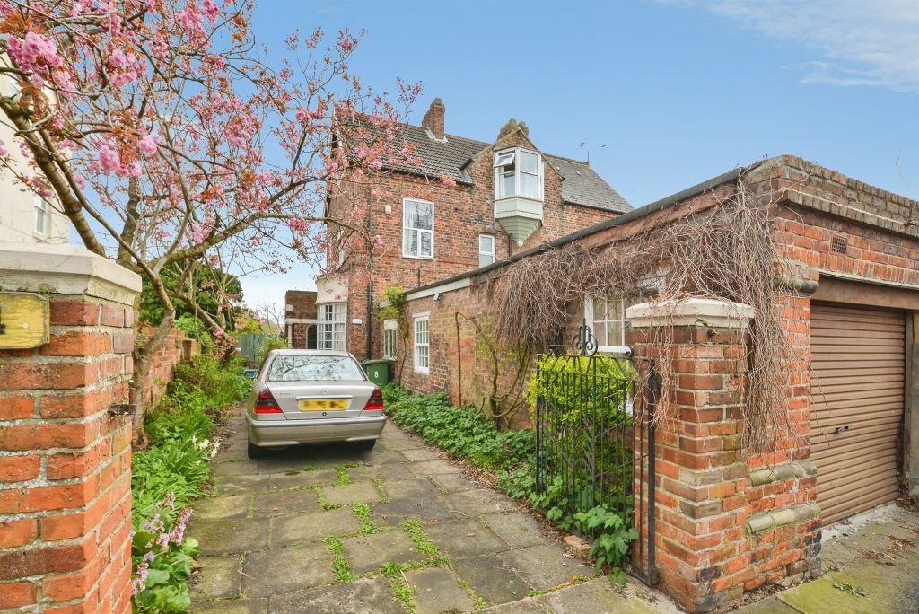 Property photo 1 of 27