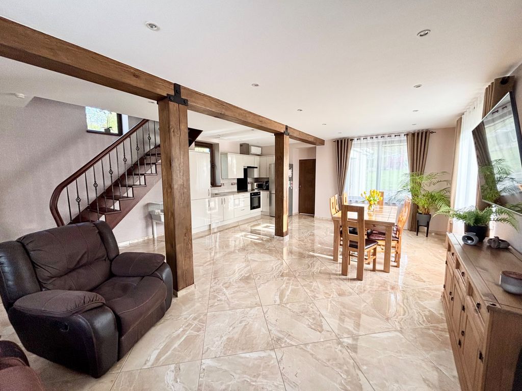 Property photo 3 of 24