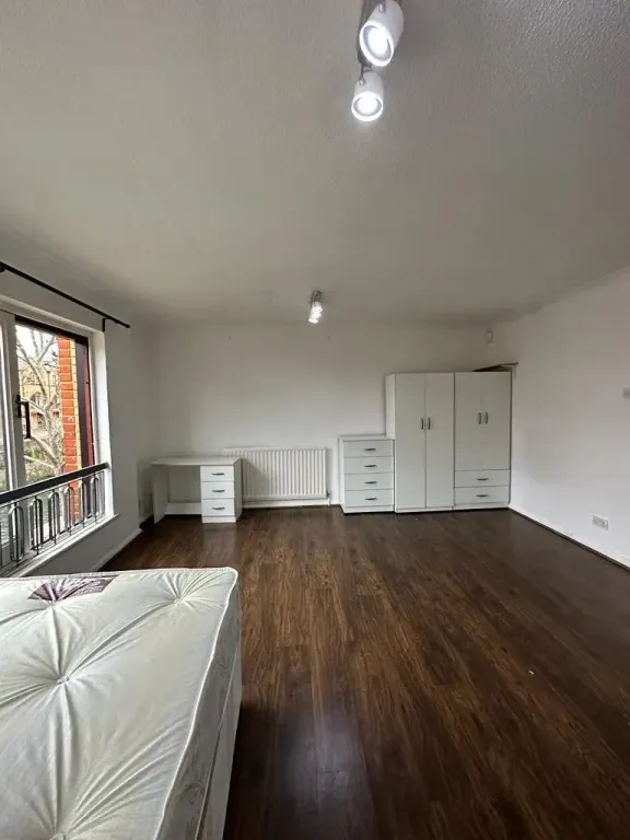Property photo 3 of 6