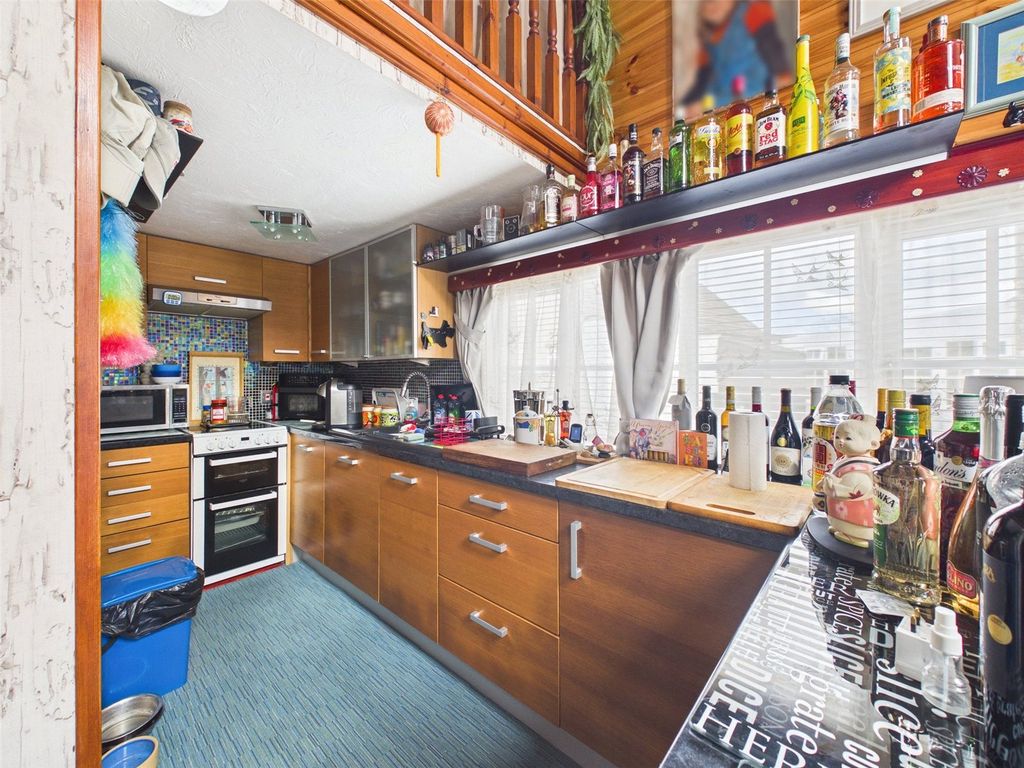 Property photo 3 of 9 Kitchen