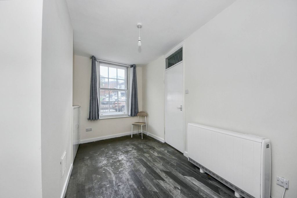 Property photo 2 of 20 6 Lower Rushall Street, Walsall, West Midlands, Ws1 2Aa