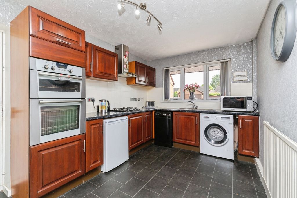 Property photo 3 of 17 Breakfast Kitchen
