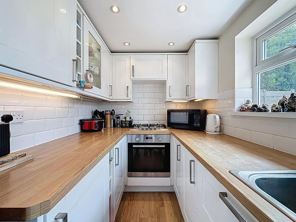 Property photo 2 of 15 Kitchen