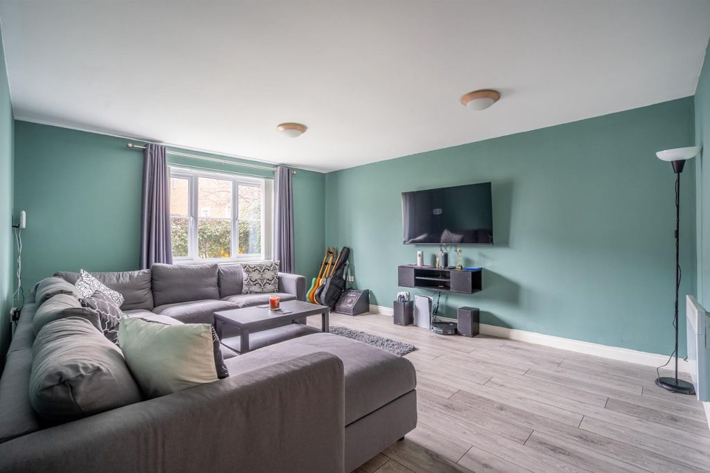 Property photo 1 of 9 Ph-1.Jpg