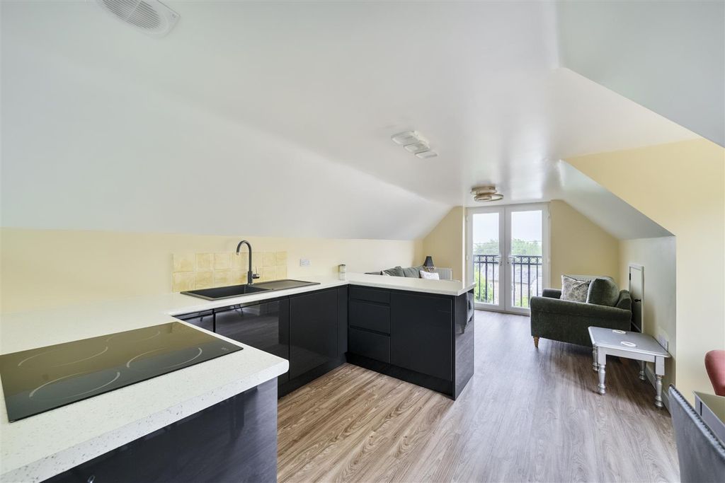 Property photo 3 of 18 Kitchen