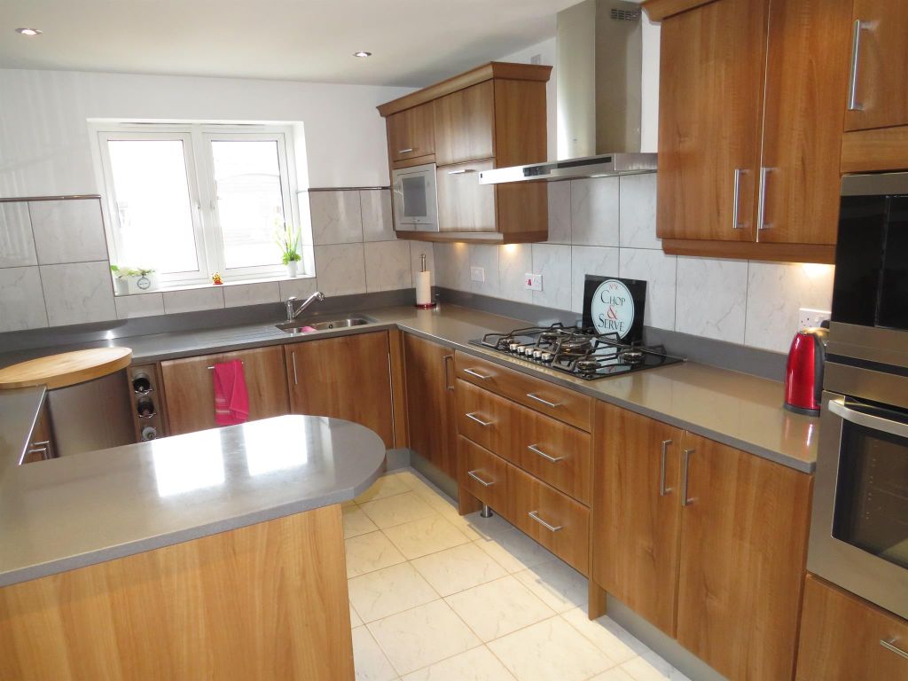Property photo 2 of 9 Kitchen