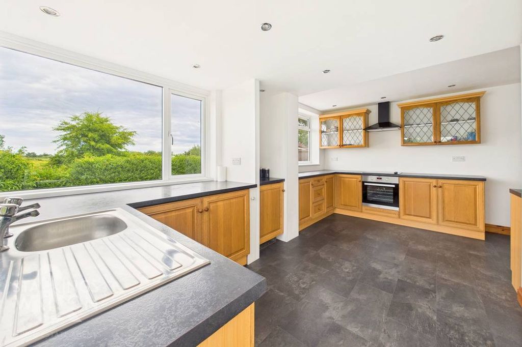 Property photo 3 of 25