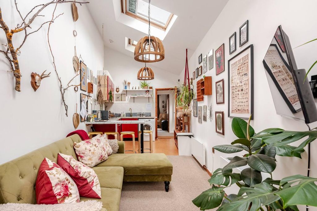 Property photo 3 of 14 Living Room