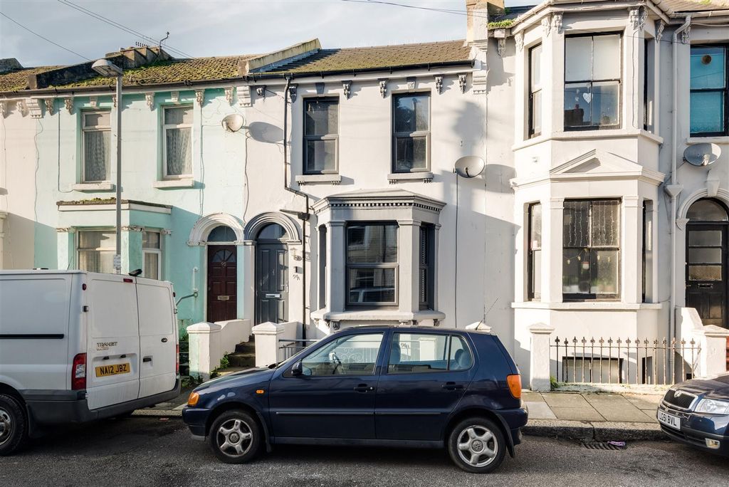 Property photo 1 of 12