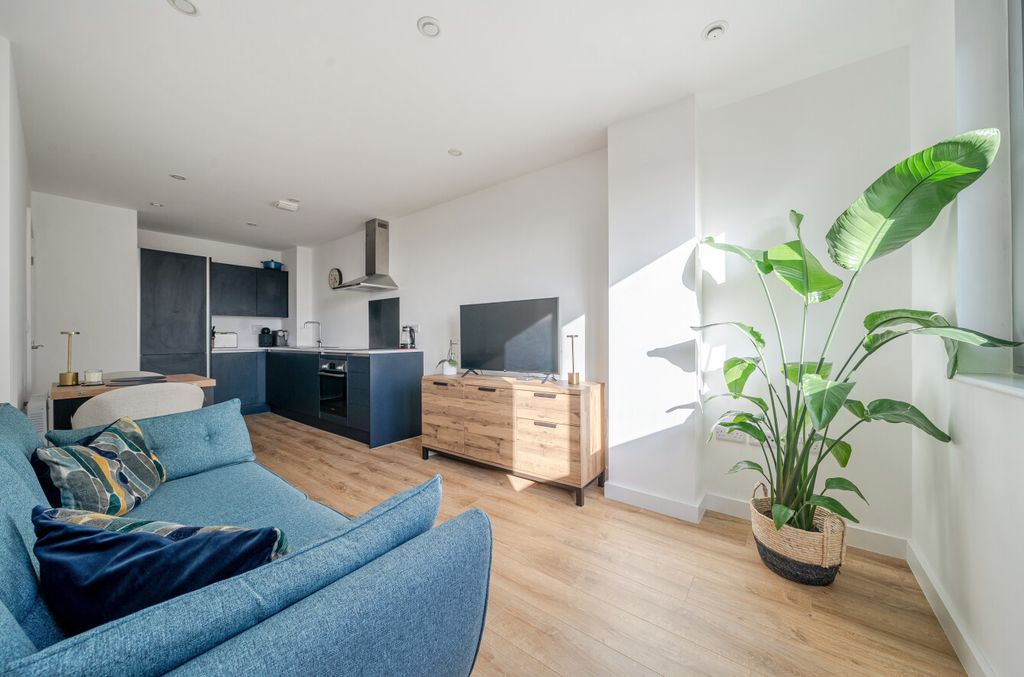 Property photo 2 of 10 1422591-9-69B1c6B...