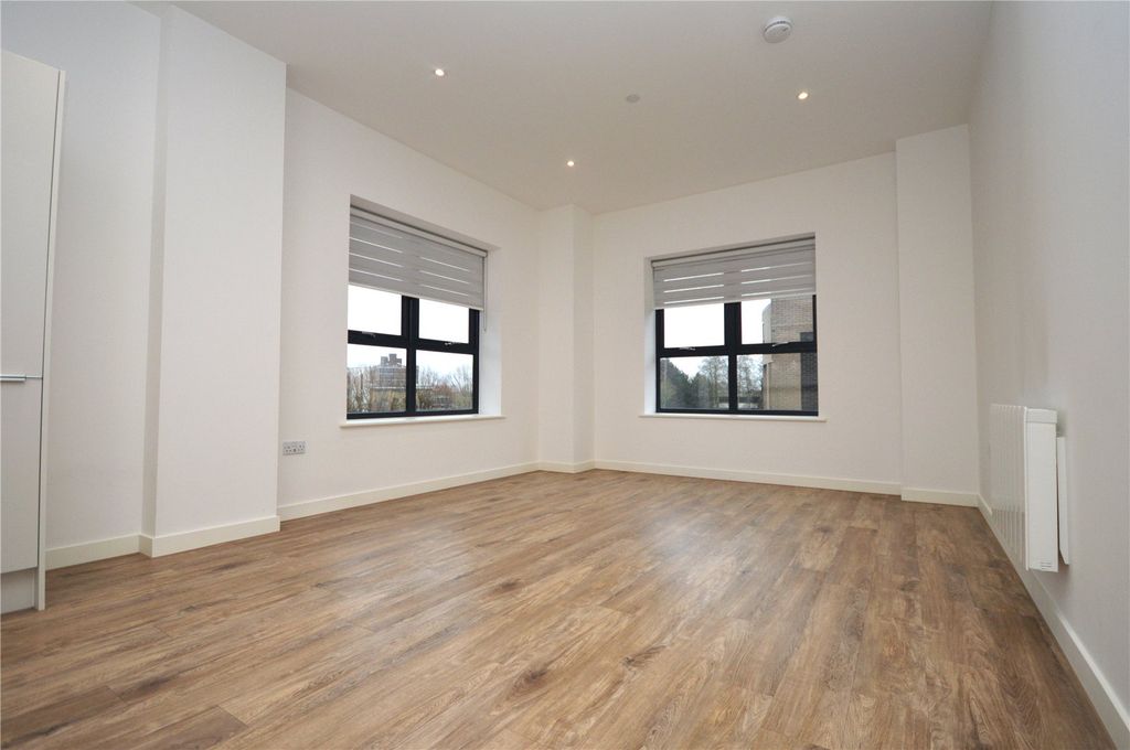 Property photo 2 of 5 Picture No. 12