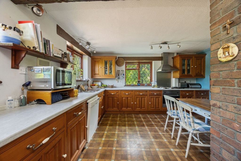 Property photo 2 of 32