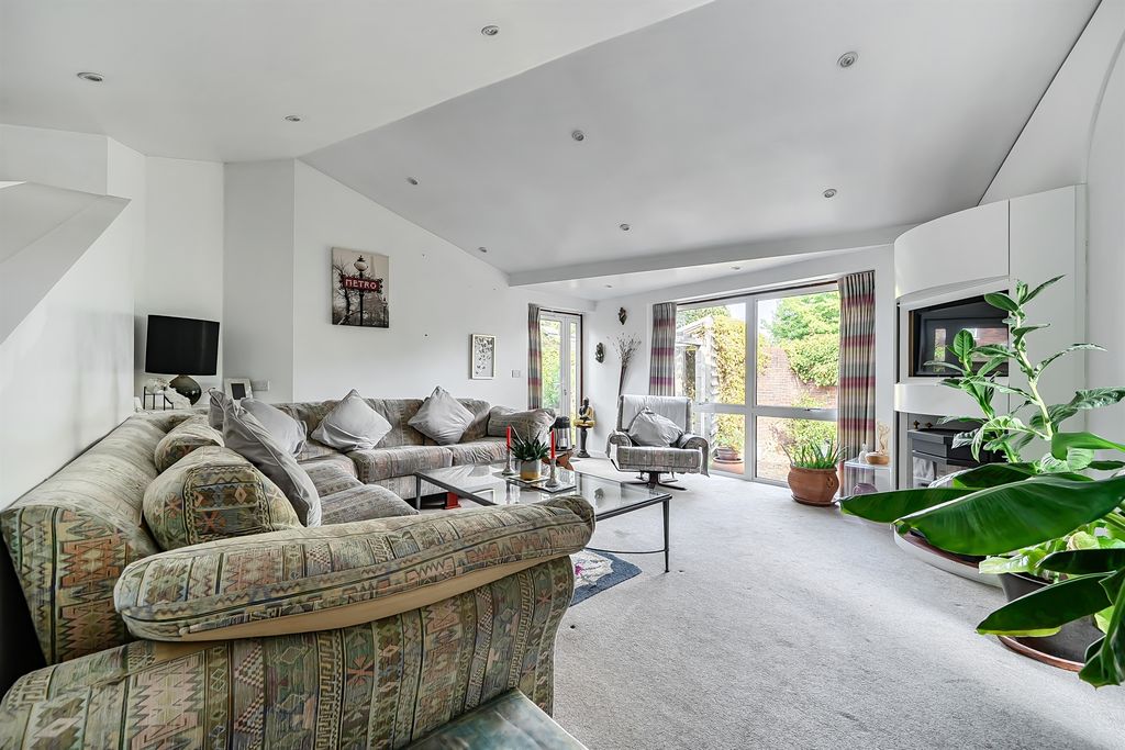 Property photo 2 of 12