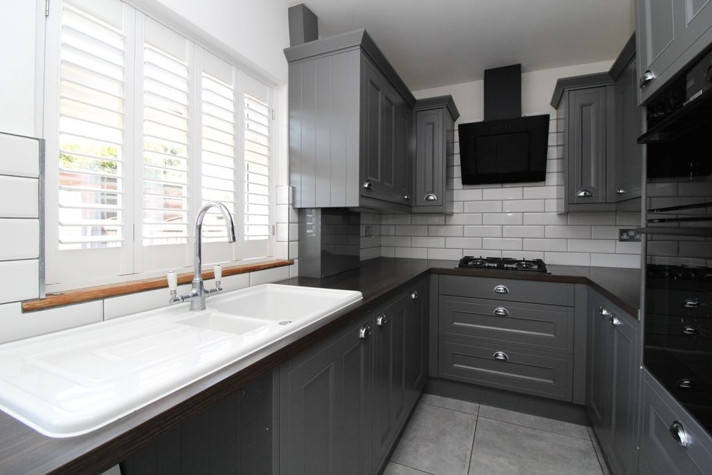 Property photo 1 of 9 Kitchen