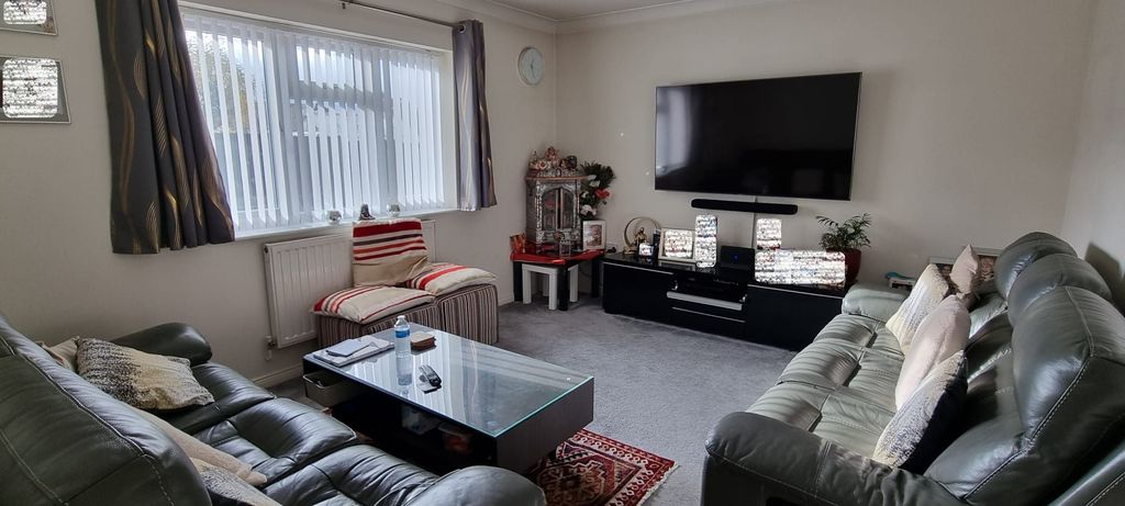 Property photo 2 of 9 Photograph 2