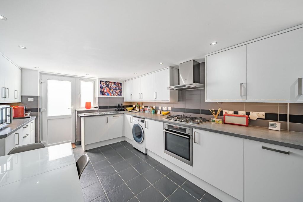 Property photo 3 of 14 Picture 3