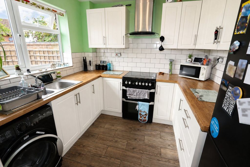Property photo 3 of 20