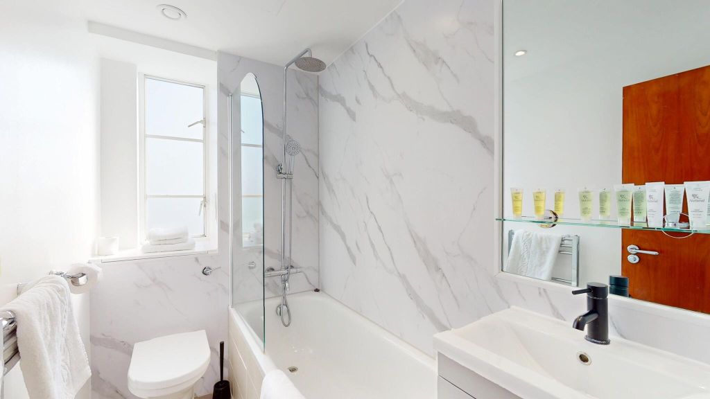 Property photo 3 of 25 Bathroom