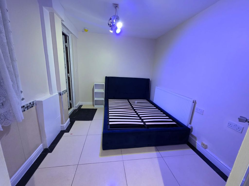 Property photo 1 of 8 Bedroom