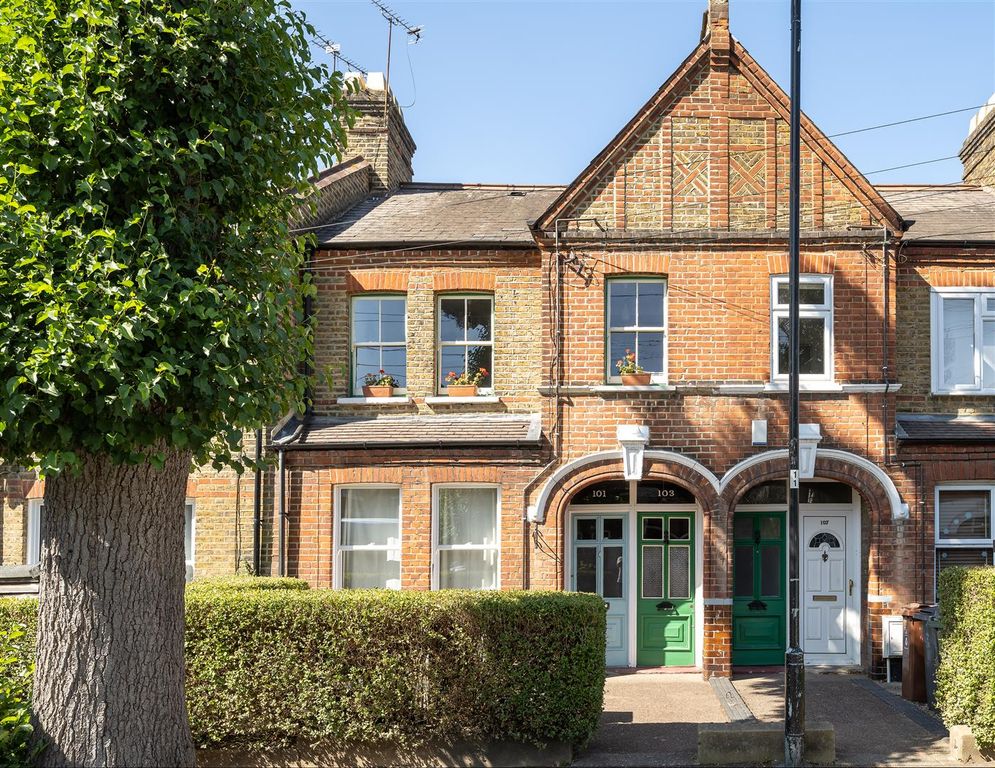 Property photo 1 of 32 Warner Road, E17