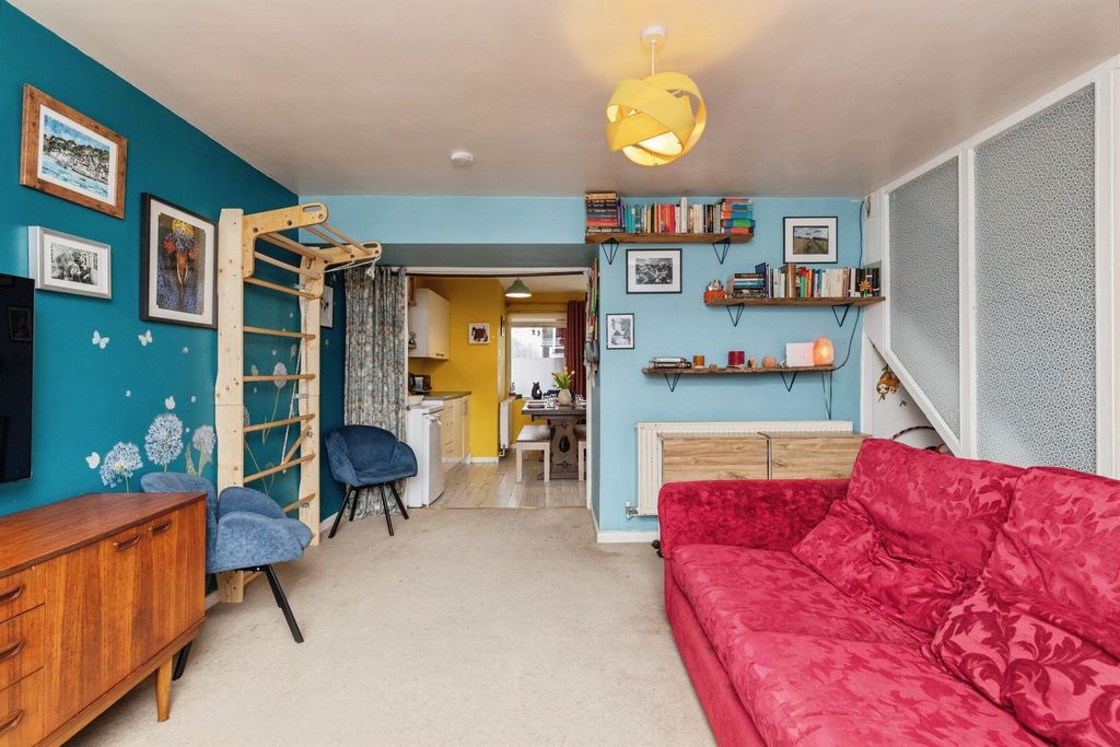 Property photo 3 of 18