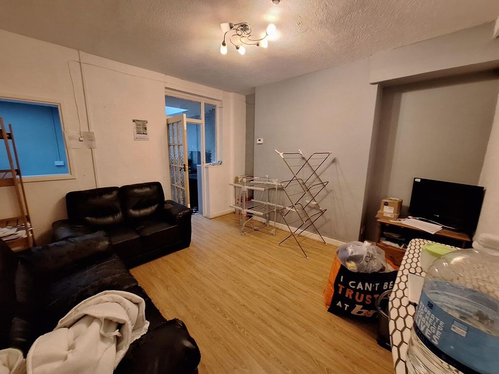 Property photo 2 of 7 Living Room