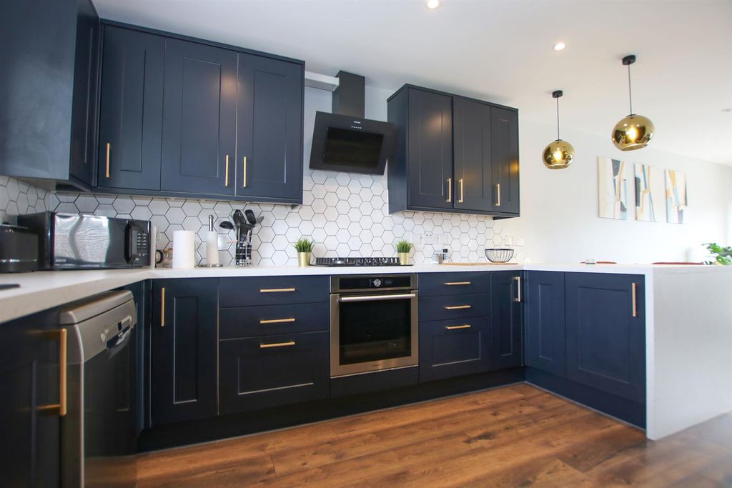 Property photo 2 of 21 Img_4387 Kit.Jpg