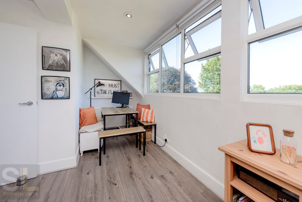 Property photo 3 of 8 4@81 Mayfield Rd-3943