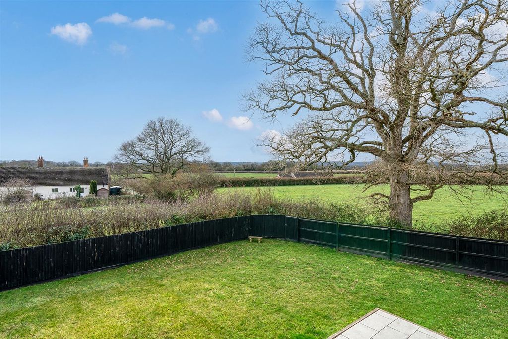 Property photo 2 of 16 Garden