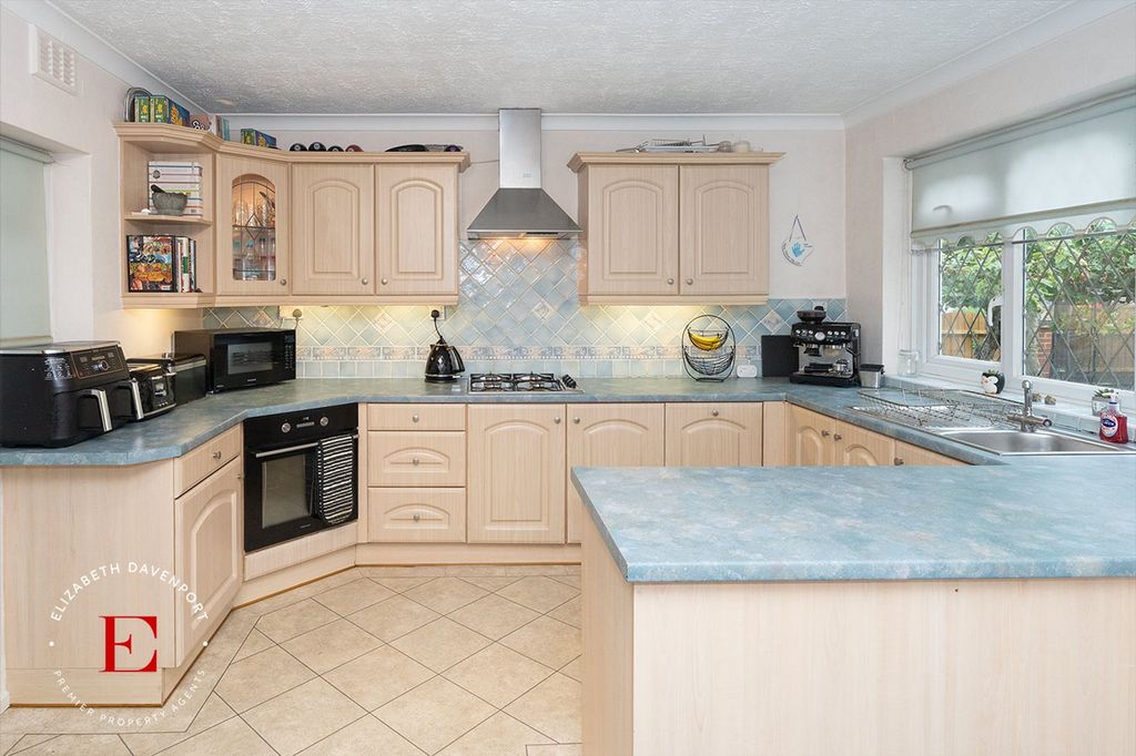 Property photo 2 of 25
