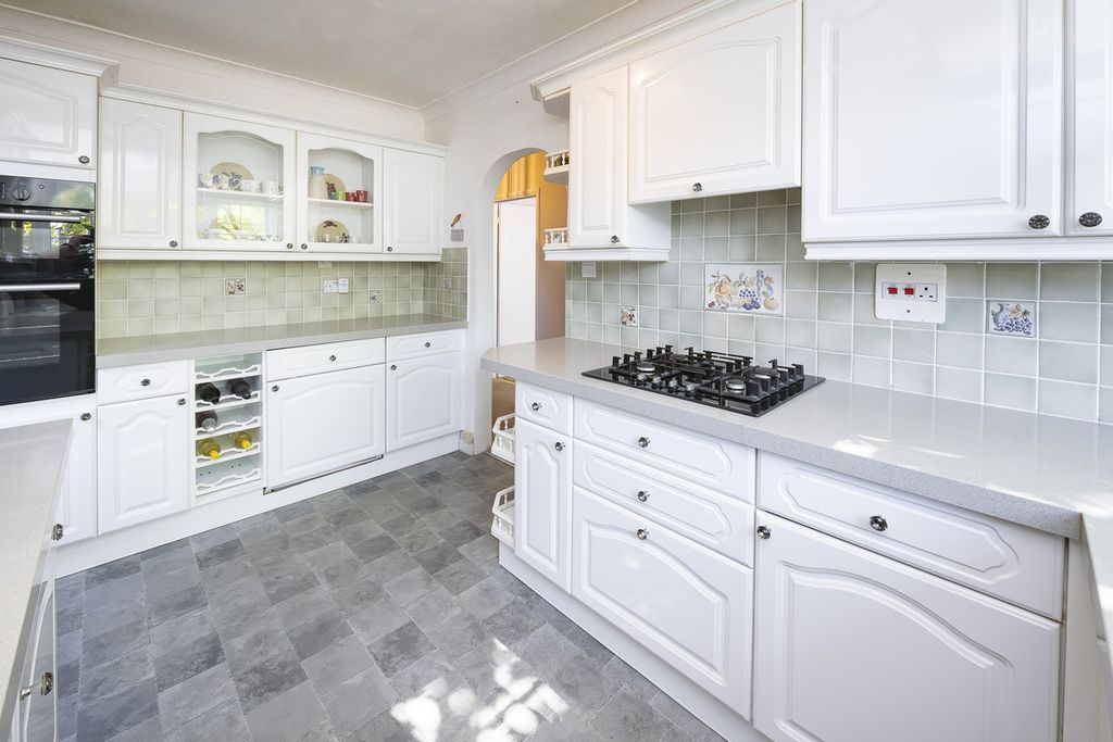 Property photo 2 of 9