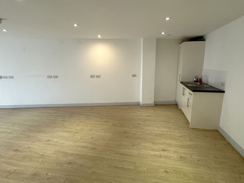 Property photo 3 of 7 Photo 7